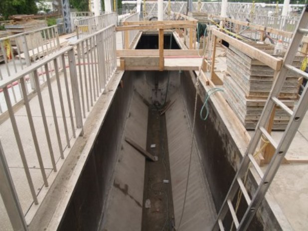 Recoating a wastewater treatment tank